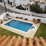 - Zeezicht, Zwembad Nerja