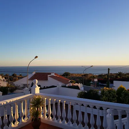 - Zeezicht, Zwembad Villa Nerja