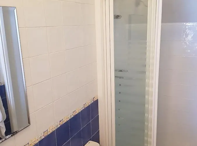 - Zeezicht, Zwembad * 内尔哈