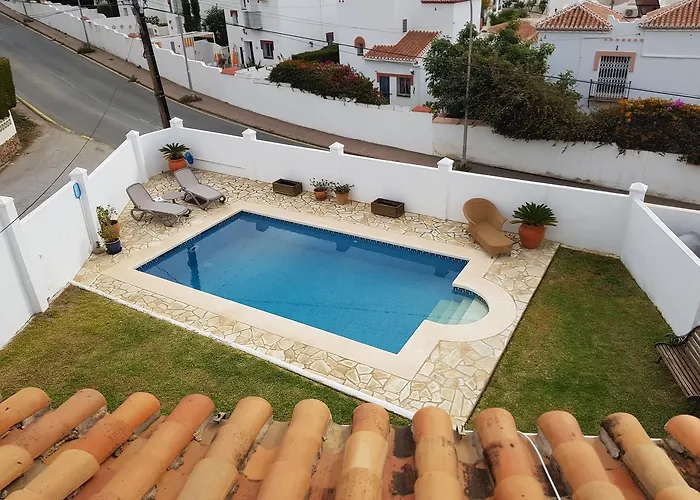 - Zeezicht, Zwembad Nerja