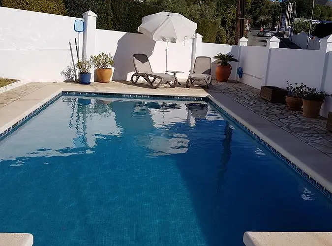 - Zeezicht, Zwembad Villa Nerja