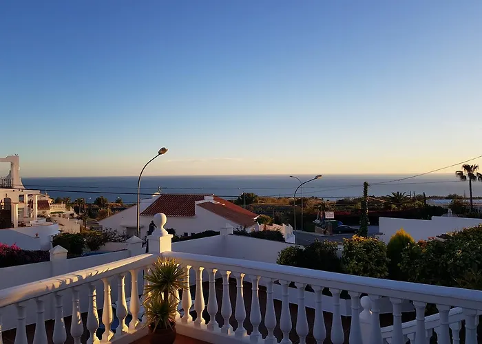 - Zeezicht, Zwembad Villa Nerja