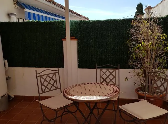 - Zeezicht, Zwembad * Nerja