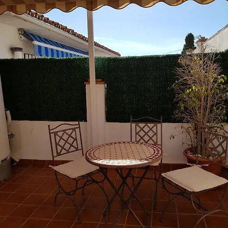 - Zeezicht, Zwembad * Nerja